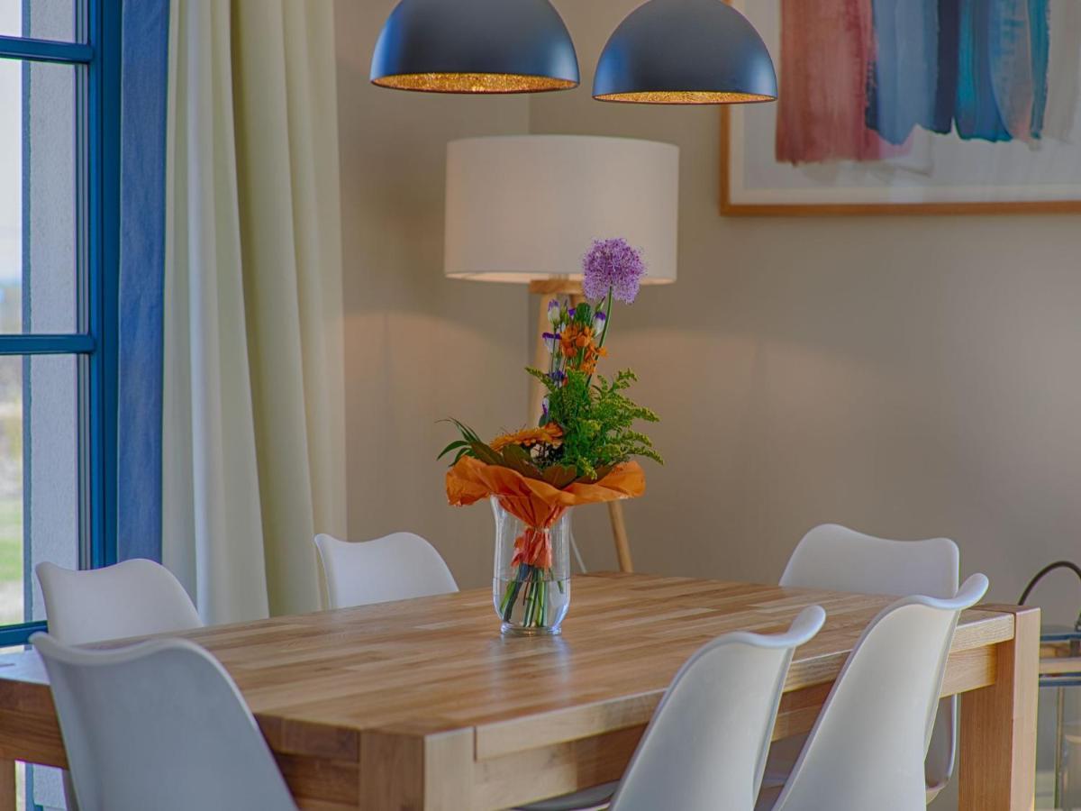 Reetland Am Meer - Premium Reetdachvilla Mit 3 Schlafzimmern, Sauna Und Kamin F23 Dranske Esterno foto