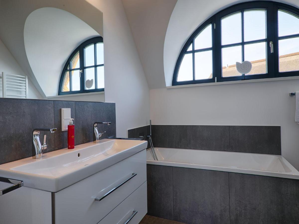 Reetland Am Meer - Premium Reetdachvilla Mit 3 Schlafzimmern, Sauna Und Kamin F23 Dranske Esterno foto